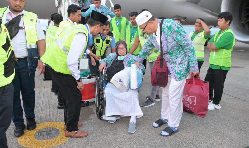 Kedatangan Kloter Pertama Jemaah Haji Di Bandara Minangkabau Berjalan