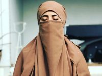 Umi Pipik - Berita artis, selebriti, dan gosip terbaru hari ini: 5 artis ini memutuskan mundur dari dunia hiburan dan menjadi ustazah dan fokus berdakwah.