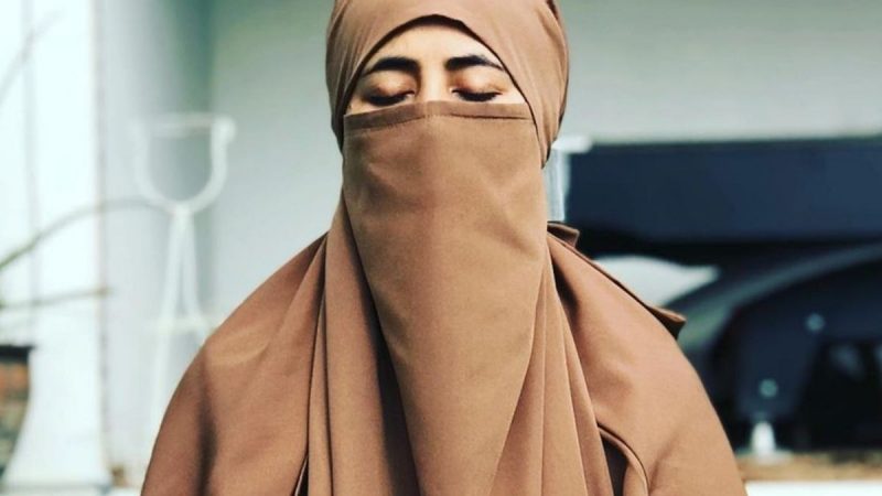 Umi Pipik - Berita artis, selebriti, dan gosip terbaru hari ini: 5 artis ini memutuskan mundur dari dunia hiburan dan menjadi ustazah dan fokus berdakwah.