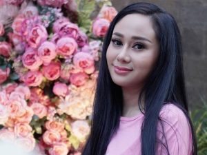 Berita selebriti dan gosip artis: Denise Chariesta copot