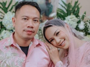 Berita selebriti dan gosip artis: Kalina Oktarani