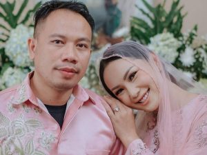 Berita selebriti dan gosip artis: Kalina Oktarani