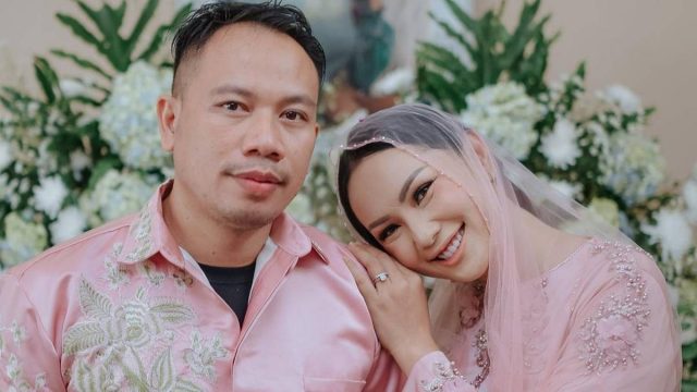 Berita selebriti dan gosip artis: Kalina Oktarani