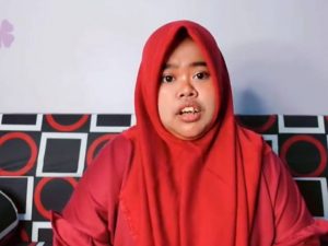 Berita selebriti dan gosip artis: Kekeyi menangis hebat karena selalu dihujat warganet, dapat banyak dukungan dari berbagai kalangan.