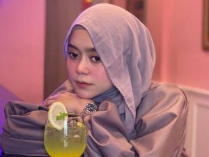 Berita selebriti dan gosip artis: Dikenal sebagai pedangdut sukses, Lesti Kejora, malah ungkap susah menjadi seorang perempuan.