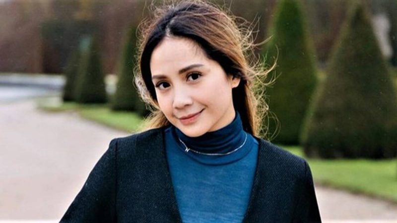 Berita artis : Nagita Slavina jadi sorotan ibu-ibu Facebook karena punya stok ASI melimpah, begini pembelaan warga Instagram.