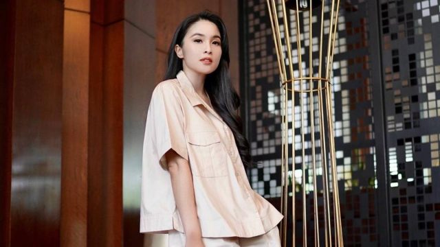 Berita selebriti dan gosip artis: Sandra Dewi