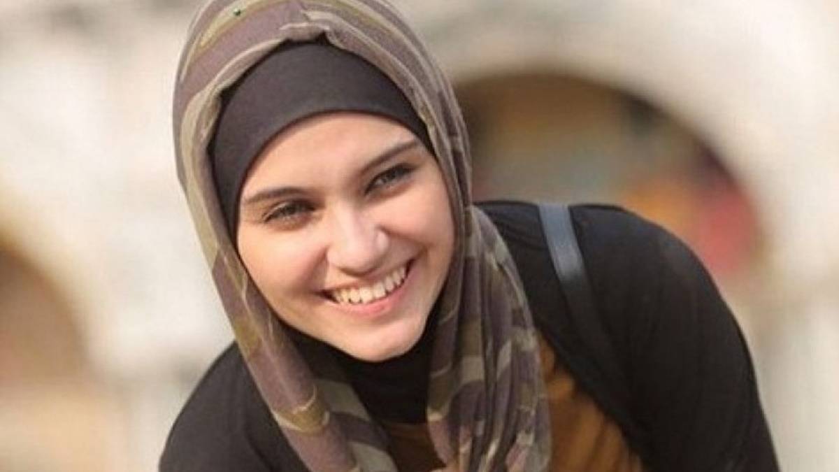 Berita selebriti dan gosip artis - artis keturunan Arab: 