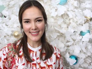 Berita selebriti dan gosip artis: Asik joget Tiktok Cathy Sharon malah mendorong kepala anaknya, begini kata warganet.