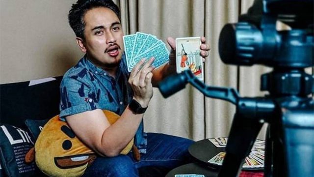 Berita selebriti dan gosip artis: Inilah prediksi peramal terkait sosok artis  yang meninggal dunia di tahun 2021 ini.