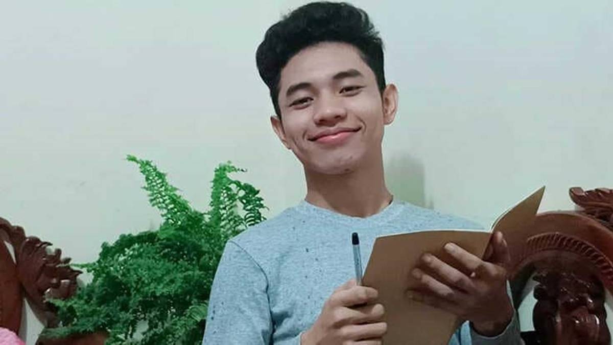 Berita selebriti dan gosip artis: Baru belajar bahasa Rumania selama seminggu, Fiki Naki mencoba unjuk kebolehan pada wanita cantik ini.
