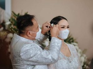 Berita selebriti dan gosip artis: Kalina Oktarani umumkan alas an batalnya pernikahan dengan Vicky Prasetyo.