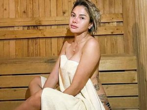 Berita selebriti dan gosip artis: Nikita Mirzani unggah foto di sauna, warganet malah salah focus pada lokasinya.