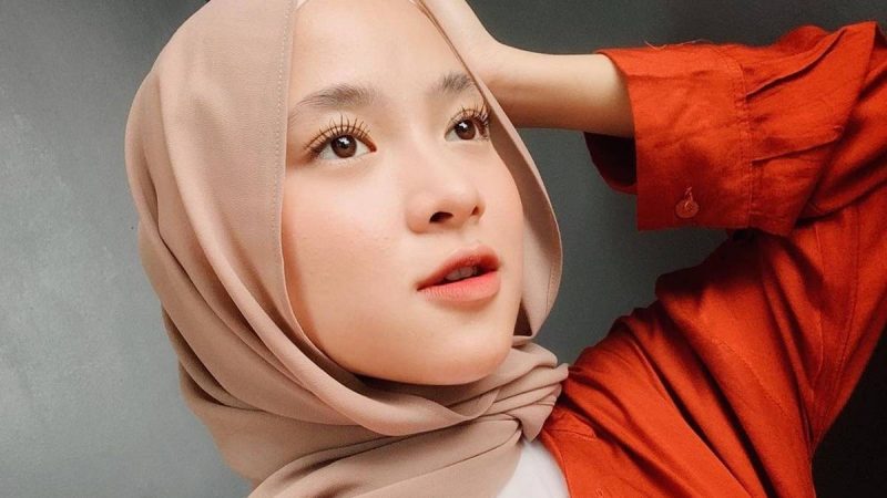 Berita selebriti dan gosip artis: Nissa Sabyan dikabarkan hamil hasil pernikahan siri dengan Ayus, begini reaksi keluarga Ayus.