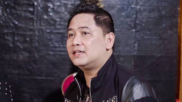 Berita selebriti dan gosip artis: Paranormal ini sebut ada artis yang pakai susuk dan kini terlihat seperti nenek-nenek.
