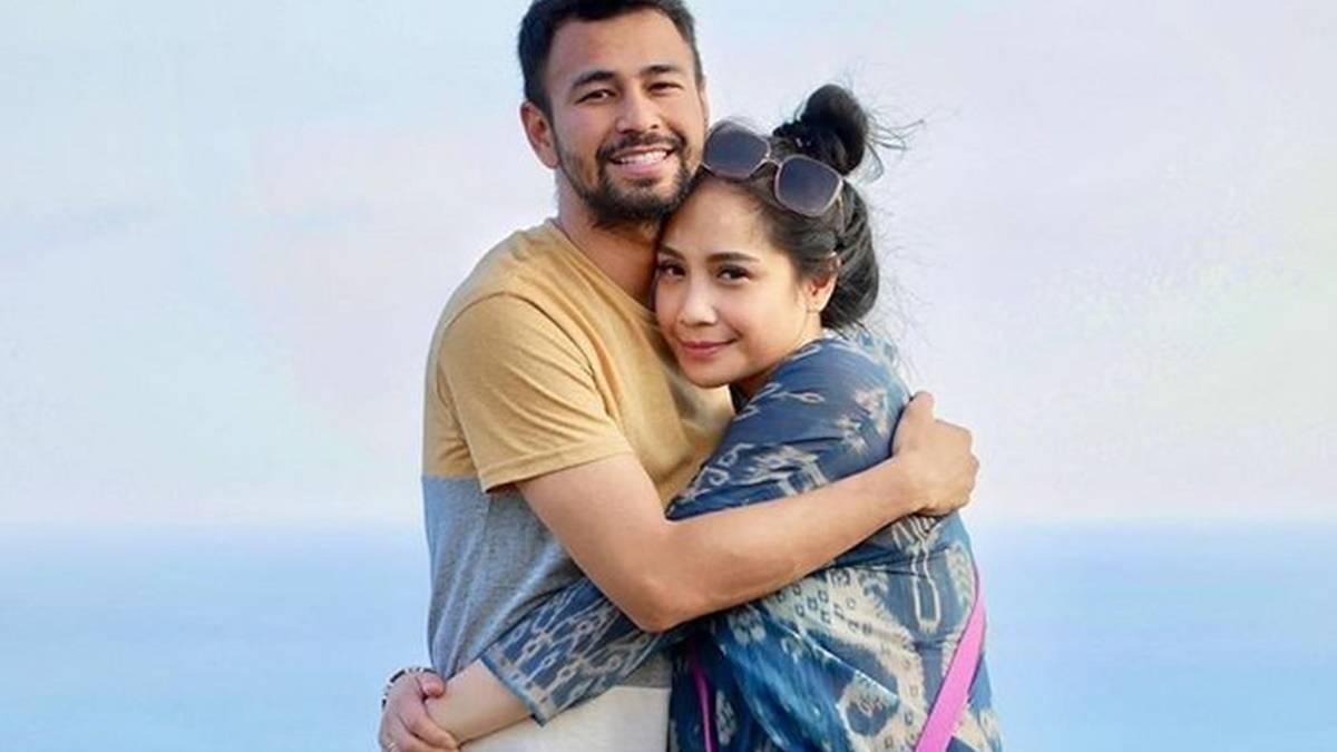 Berita selebriti dan gosip artis: Begini kronologi kemalingan di rumah Raffi Ahmad, dirinya sedang asik pesta di klub malam.