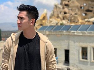 Berita selebriti dan gosip artis: Potret Verrel Bramasta sedang fitting baju nikahan viral, begini kata ibundanya.