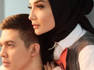 Berita selebriti dan gosip artis: Zaskia Sungkar terpaksa dilarikan ke rumah sakit, buat banyak orang khawatir keselamatan kandungannya.