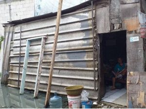 Kisah Pilu Pasutri yang Tinggal di Gubuk Tak Layak Huni, Anak Lumpuh Sejak Lahir