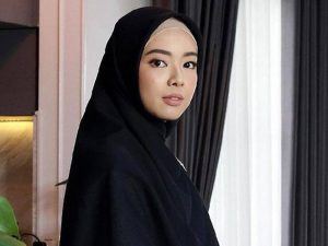 Berita selebriti dan gosip artis: Karena jadi mualaf diam-diam, Lindswell Kwok harus latihan keras saat bulan ramadhan.