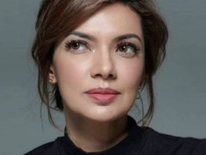 Berita selebriti dan gosip artis: cerita Najwa Shihab, jadi korban rasis ketika shalat di perpustakaan saat pertukaran pelajar.