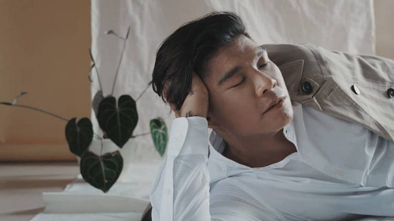 Berita artis: Dulu merasa kurang percaya diri, Andika eks Kangen Band sengaja mengedepankan poni untuk menutupi wajah.