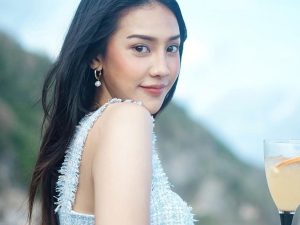 Berita selebriti dan gosip artis: Rupanya Anya Geraldine kini sedang dekat dengan salah satu teman Gading Marten walau tidak memiliki status.