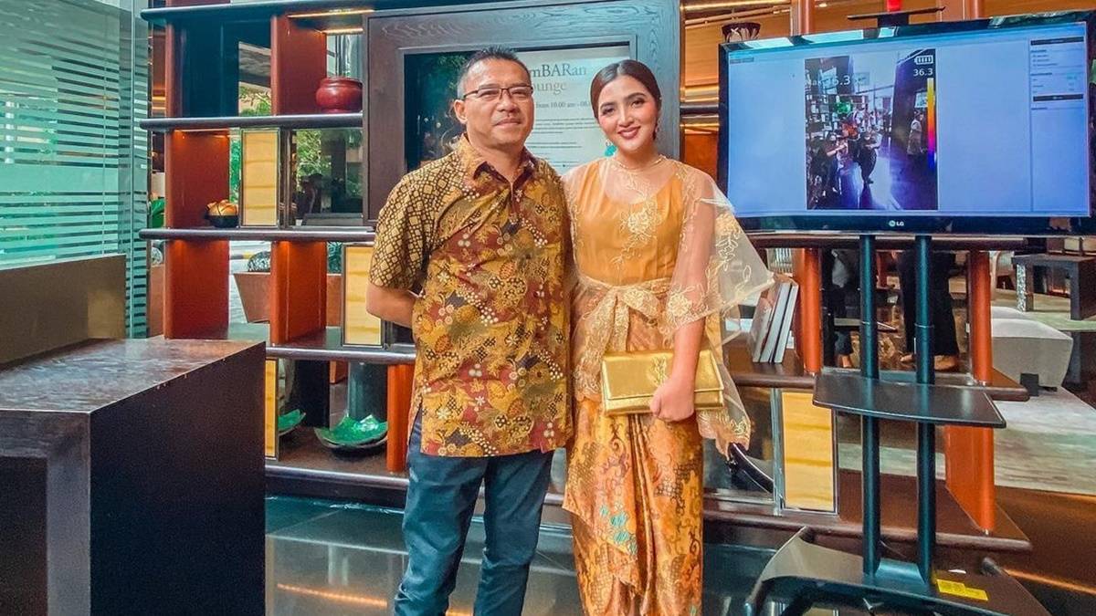 Berita selebriti dan gosip artis: Ashanty sebut sempat ingin batalkan pernikahan dengan Anang Hermasnyah pada malam sebelum akad nikah.