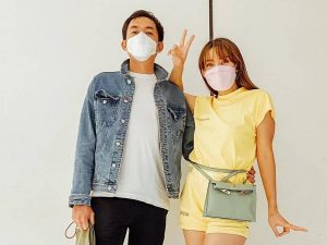 Berita selebriti dan gosip artis: Begini respon Regi Datau ketika Ayu Dewi membeli motor baru tanpa minta izin.