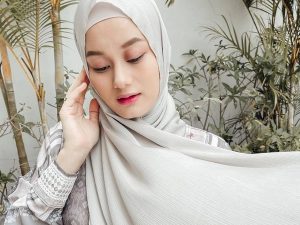 Berita artis: innalillahiwainnailaihirojiu Rey Mbayang bagikan kabar duka jika Dinda Hauw keguguran janin kembar.