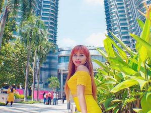 Berita selebriti dan gosip artis:  Isu pindah agama, begini jawaban Eva Belisima ketika ditanya menganut agama apa.
