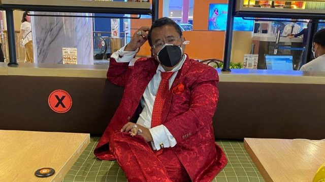 Berita artis : Berusaha minta dispensasi karantina bagi Agness, Hotman Paris menangis, tak kuasa tahan tangis ketika teringat kematian sang ibu.