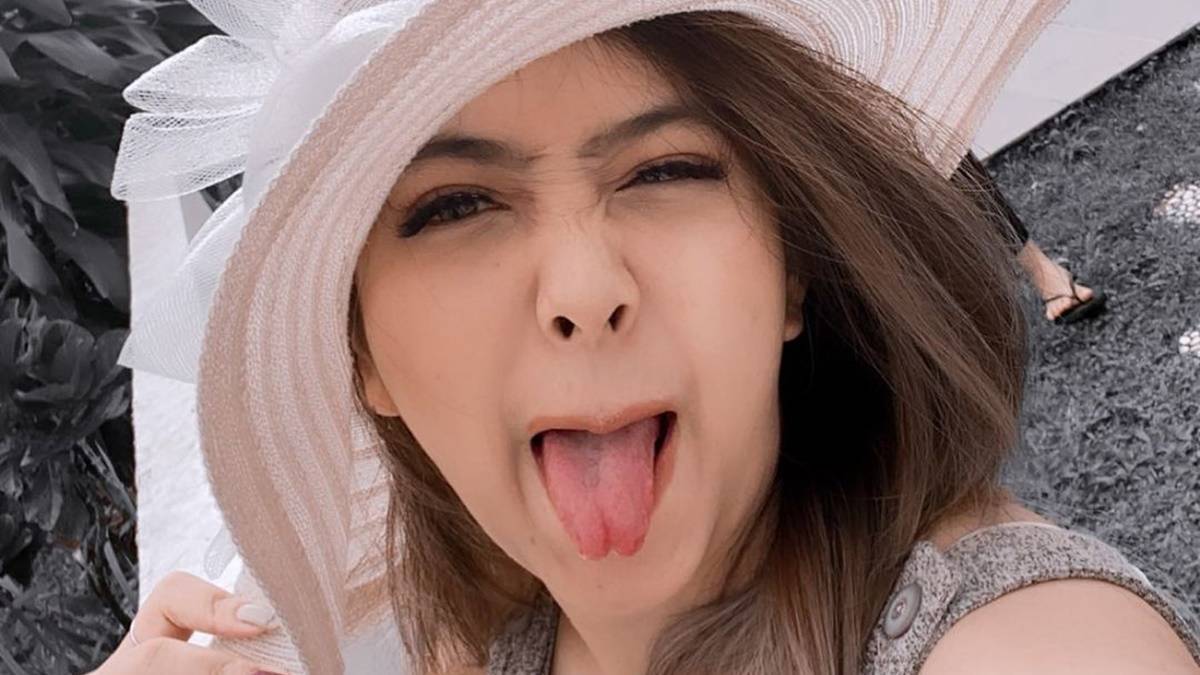 Berita selebriti dan gosip artis: Dua artis cantik ini pindah agama dan melepas hijab. Bagaimana mereka menjawab soal pindah agama itu?