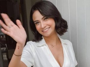 Berita selebriti dan gosip artis: Dulu disebut suami setia, kini Vanessa Angel bongkar bukti perselingkuhan sang suami dengan adiknya.