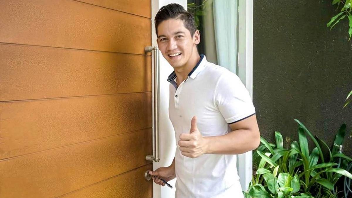 artis pria pindah agama