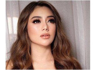 Berita selebriti dan grosip artis: Celine Evangelista sudah tidak perawan semenjak dirinya masih berusia belasan tahun.