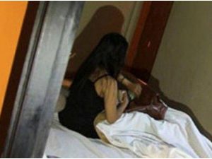 Berita viral dan trending: Kecurigaan warga akhirnya terjawab sudah usai menggrebek gadis yang mendatangi rumah pacarnya setiap pagi.