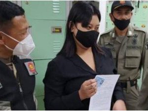 Cekricek.id - Seorang wanita cantik yang masih berusia 21 tahun nekat menjadi pekerja seks komersial (PSK) di bulan Ramadan.