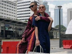 Cekricek.id - Sosok Adam Rosyadi langsung jadi sorotan publik usai dirinya menggandeng artis cantik papan atas Agnez Mo.
