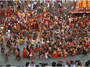 Cekricek.id - Lebih dari 1000 orang masyarakat India dinyatakan positif Corona usai mandi massal di sungai Gangga.