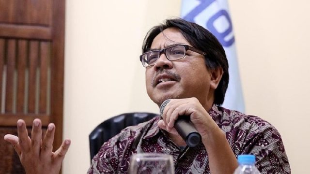 Berita selebriti dan gosip artis: Ade Armando, pakar Komunikasi politik ini membeberkan deretan artis Tanah Air yang sombong.