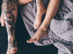 Cekricek.id - Seorang penjaga tahanan /sipir wanita di Skotlandia tertangkap basah tengah berhubungan badan dengan seorang mafia.