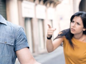 Cekricek.id - Demi balas dendam, wanita Malaysia ini pura-pura senang terima selingkuhan suami dengan lapang dada. Ejungnya tikam selingkuhan