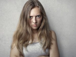 Cekricek.id: Ternyata beberapa zodiak berikut memiliki ciri karakter temperamen buruk. Masalah sepele oleh mereka bisa meledak-ledak.