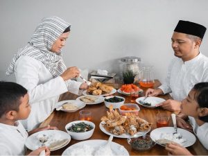 Cekricek.id - Sangat bermanfaat untuk kamu, yuk intip, daftar makanan sehat untuk disantap ketika sahur dan bikin kenyang lebih lama.