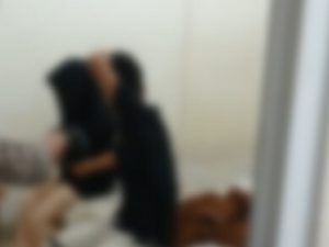 Cekricek.id - sepasang kekasih di Banda Aceh ketahuan berbuat mesum di bulan Ramadhan. Keduanya pun dihukum warga dengan disiram air got.