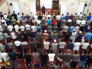 Berita viral terbaru dan berita trending terbaru: Salat Tarawih Supercepat di Indramayu, Hanya Butuh 6 Menit Saja Untuk Salat Tarawih 23 Rakaat
