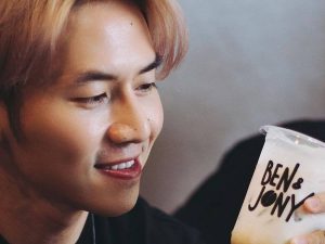 Berita selebriti dan gosip artis: Sebelum mantap jadi seorang nasrani, Rafael Tan pernah pelajari 3 agama sekaligus saat kecil.