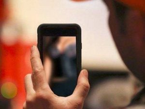 Cekricek.id - Beredar sebuah video syur yang berdurasi 59 detik hebohkan warga Kendal yang pamerannya diduga kepala dusun Kendal.