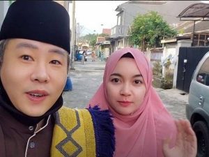 Cekricek.id - Seorang pria mualaf asal Korea Selatan viral usai berpacaran dan dikabarkan akan segera menikah dengan pedangdut Pantura.
